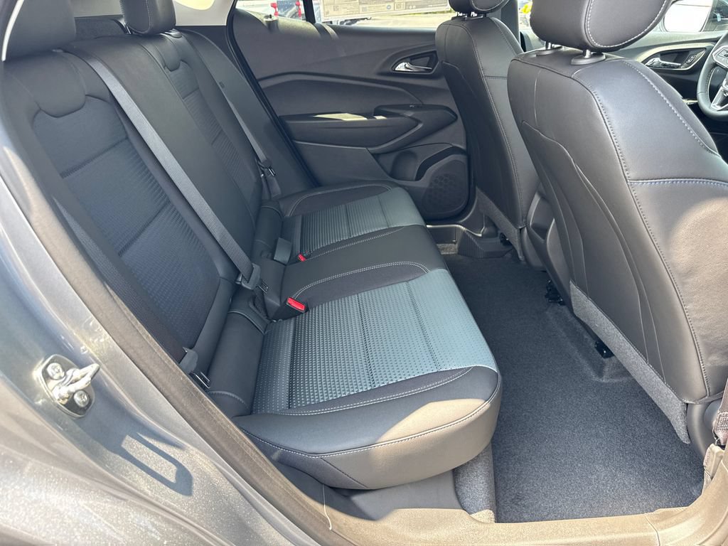 New 2026 Chevrolet Trax LT w/ Midnight Edition FWD image 16