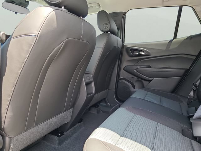 New 2026 Chevrolet Trax LT w/ Midnight Edition FWD image 13