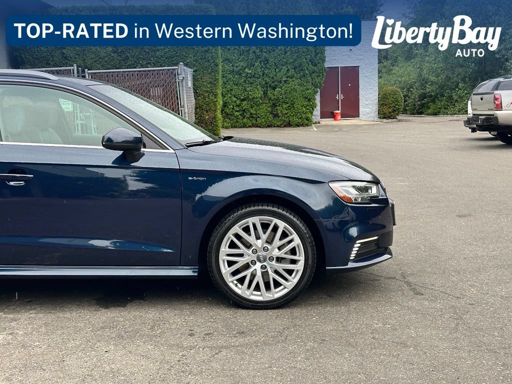 Used 2018 Audi A3 e-tron Premium Plus w/ Technology Package FWD image 2