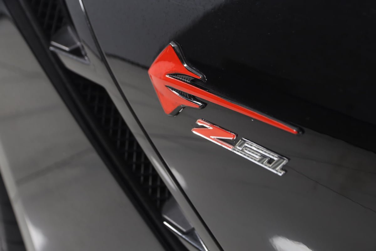 Used 2017 Chevrolet Corvette Stingray Coupe w/ Z51 3LT RWD image 32