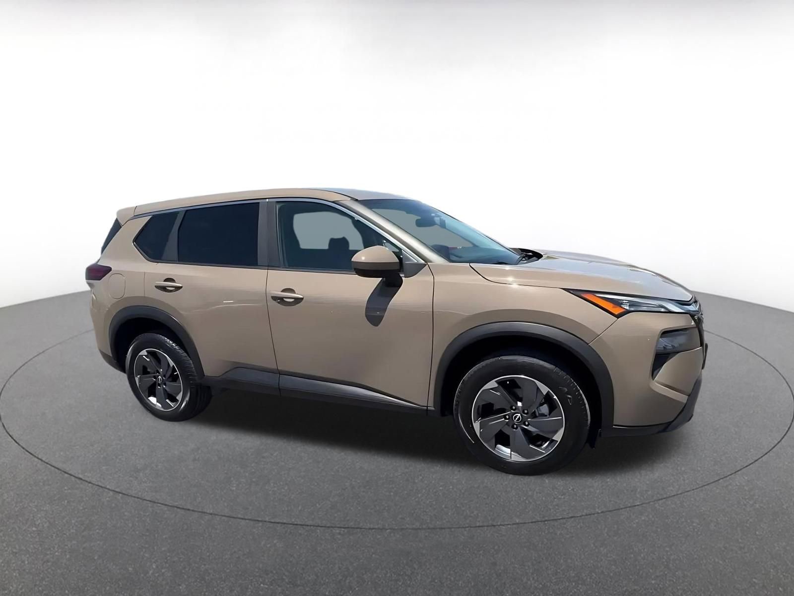 Used 2025 Nissan Rogue SV FWD image 2