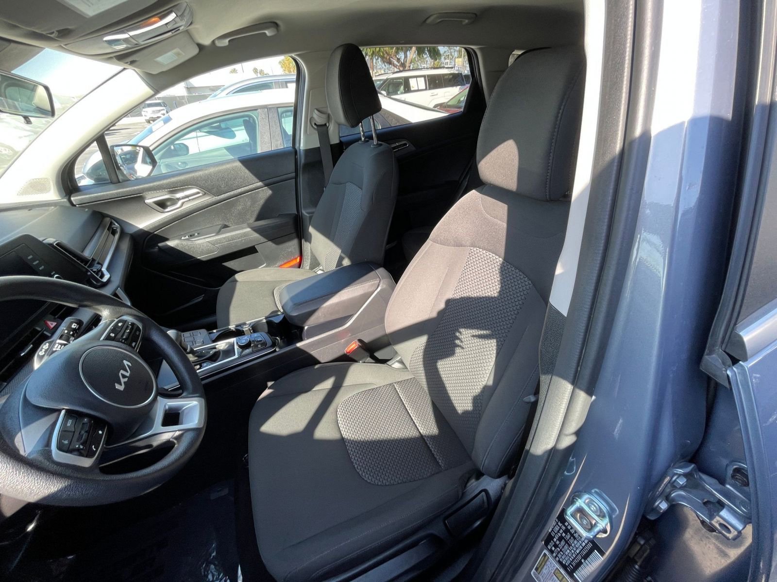 Used 2025 Kia Sportage LX FWD image 36