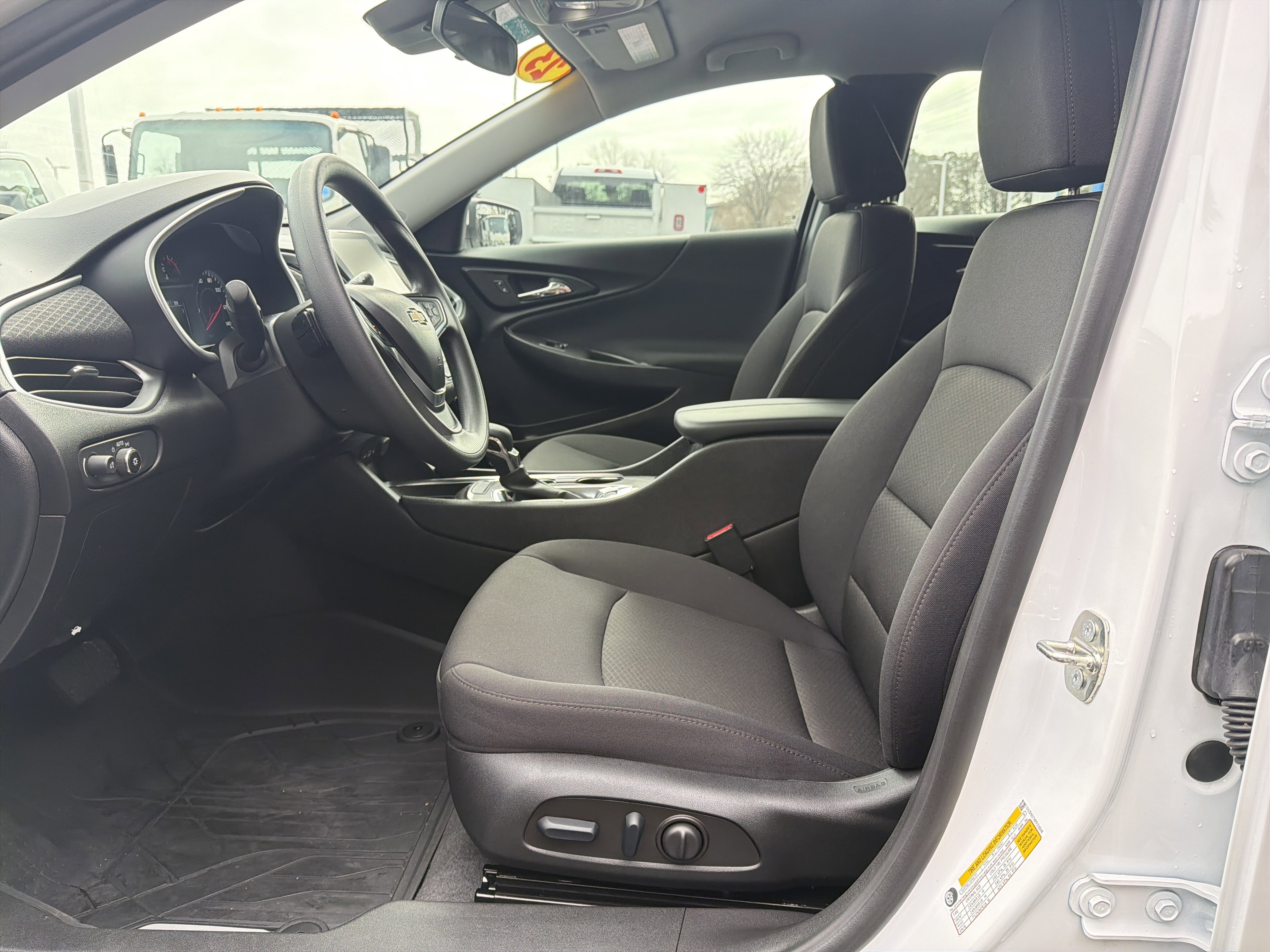 Used 2023 Chevrolet Malibu LT image 16