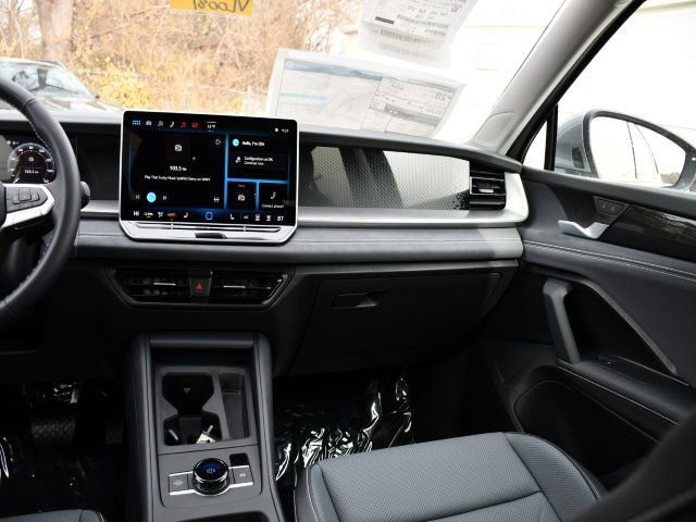 New 2026 Volkswagen Tiguan SE FWD image 19