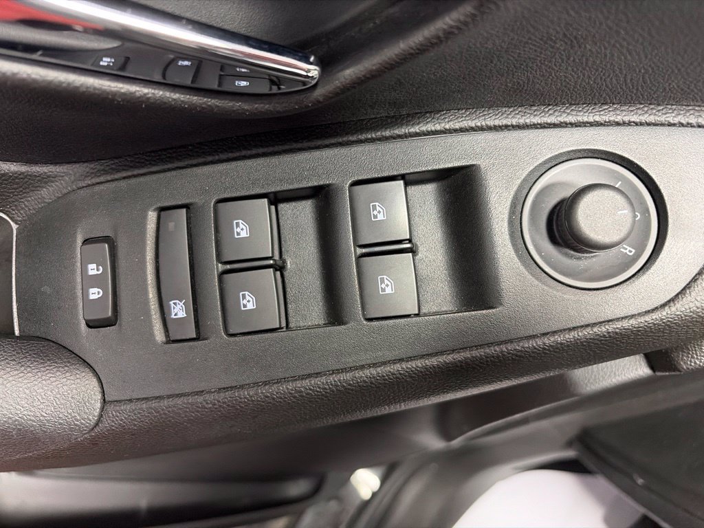 Used 2019 Chevrolet Trax LT w/ LT Convenience Package AWD/4WD image 12