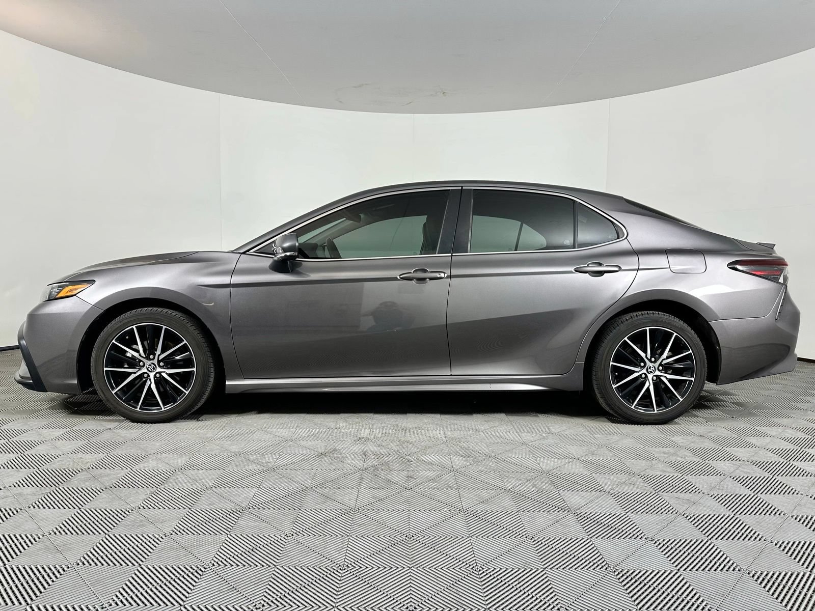 Used 2023 Toyota Camry SE FWD image 14
