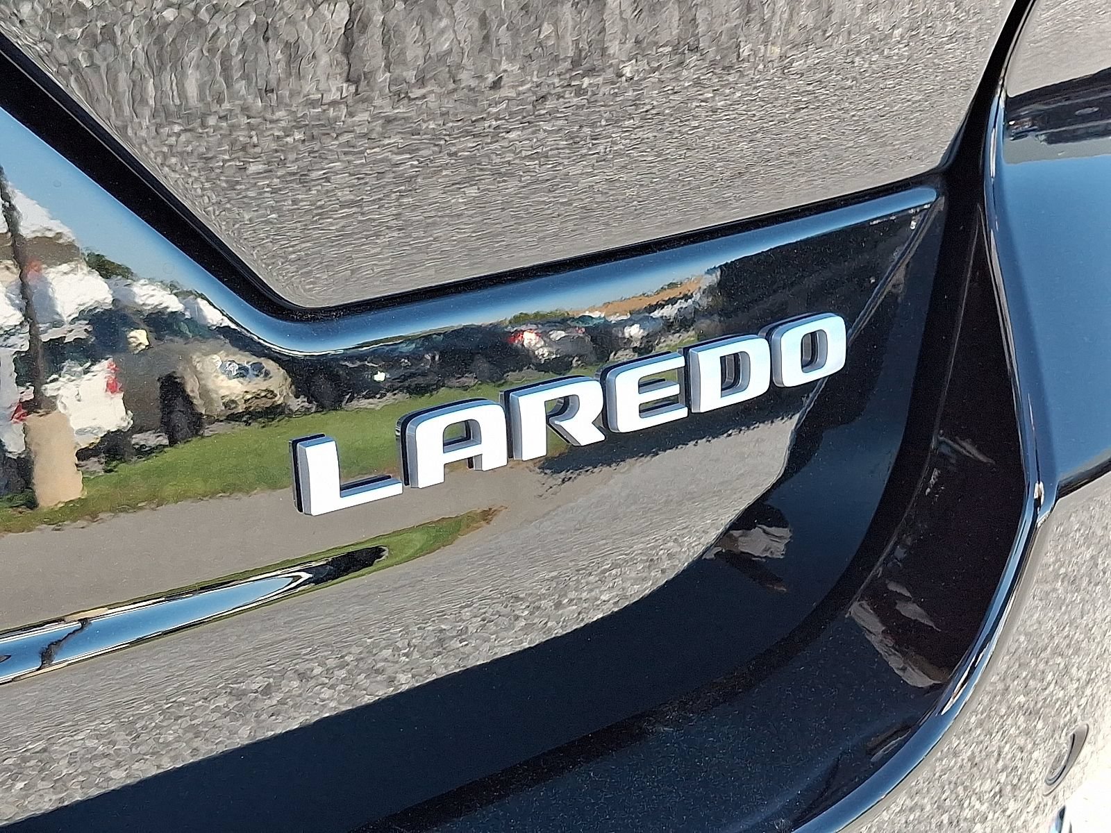 New 2025 Jeep Grand Cherokee Laredo w/ Luxury Tech Group I AWD/4WD image 13
