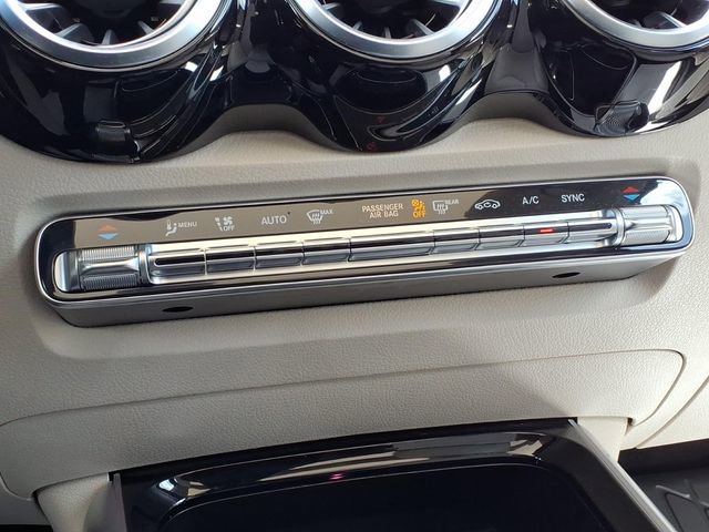 Used 2022 Mercedes-Benz GLB 250 image 27