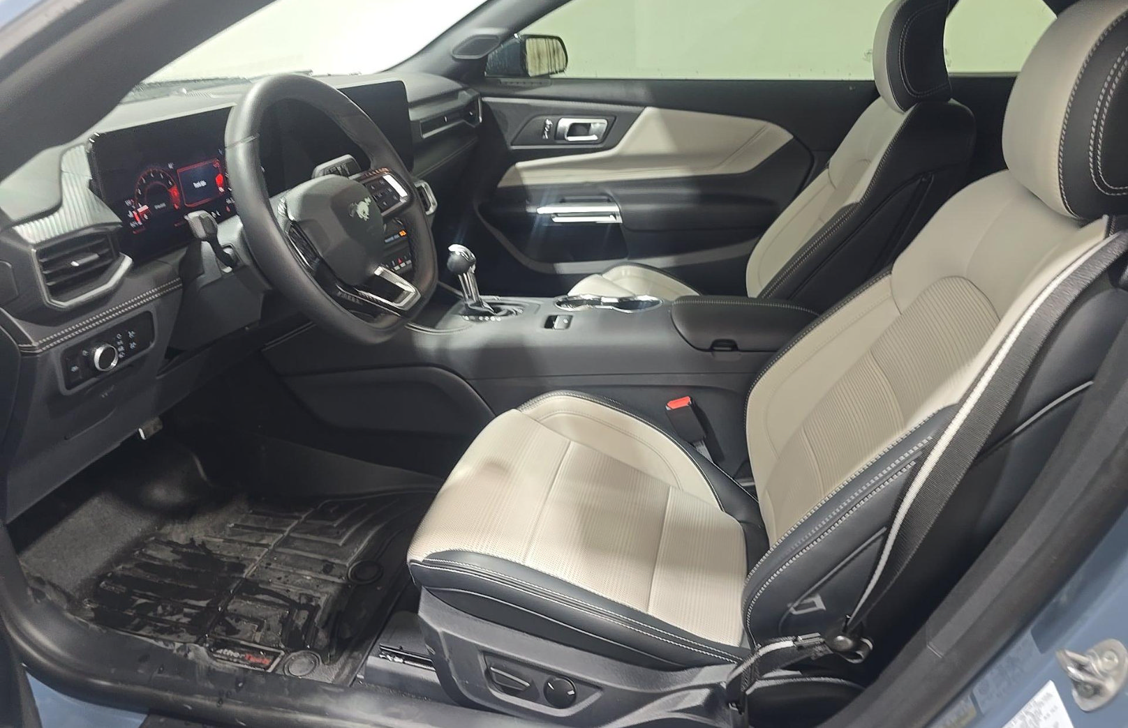 Used 2025 Ford Mustang Premium RWD image 7