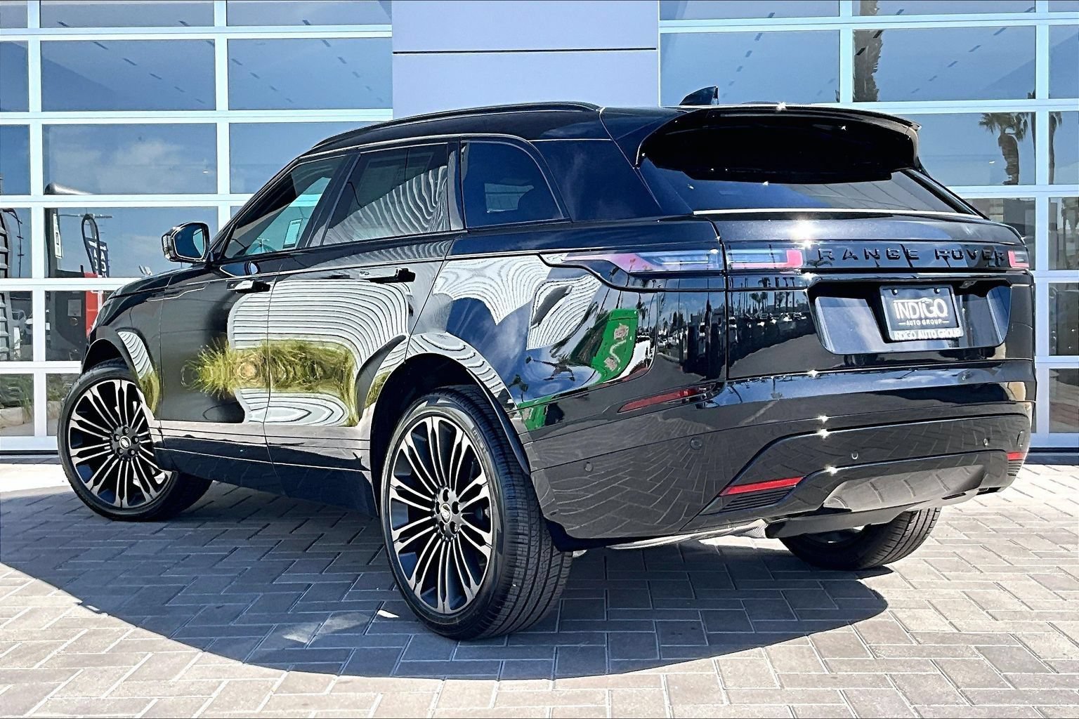 New 2026 Land Rover Range Rover Velar Dynamic SE AWD/4WD image 3