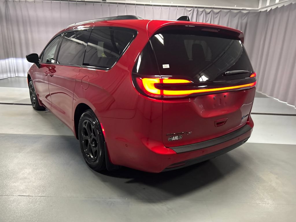 Used 2025 Chrysler Pacifica Premium FWD image 5