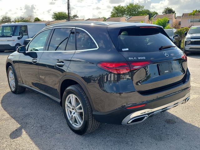 Used 2023 Mercedes-Benz GLC 300 4MATIC image 2