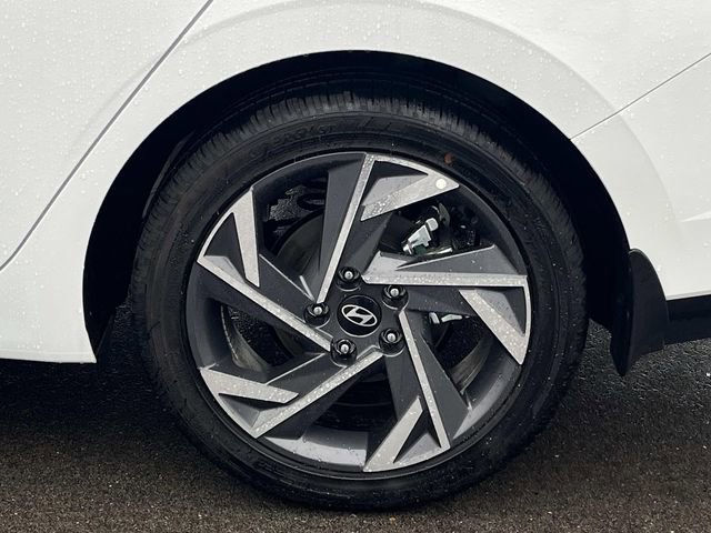 Used 2025 Hyundai Elantra Limited image 12