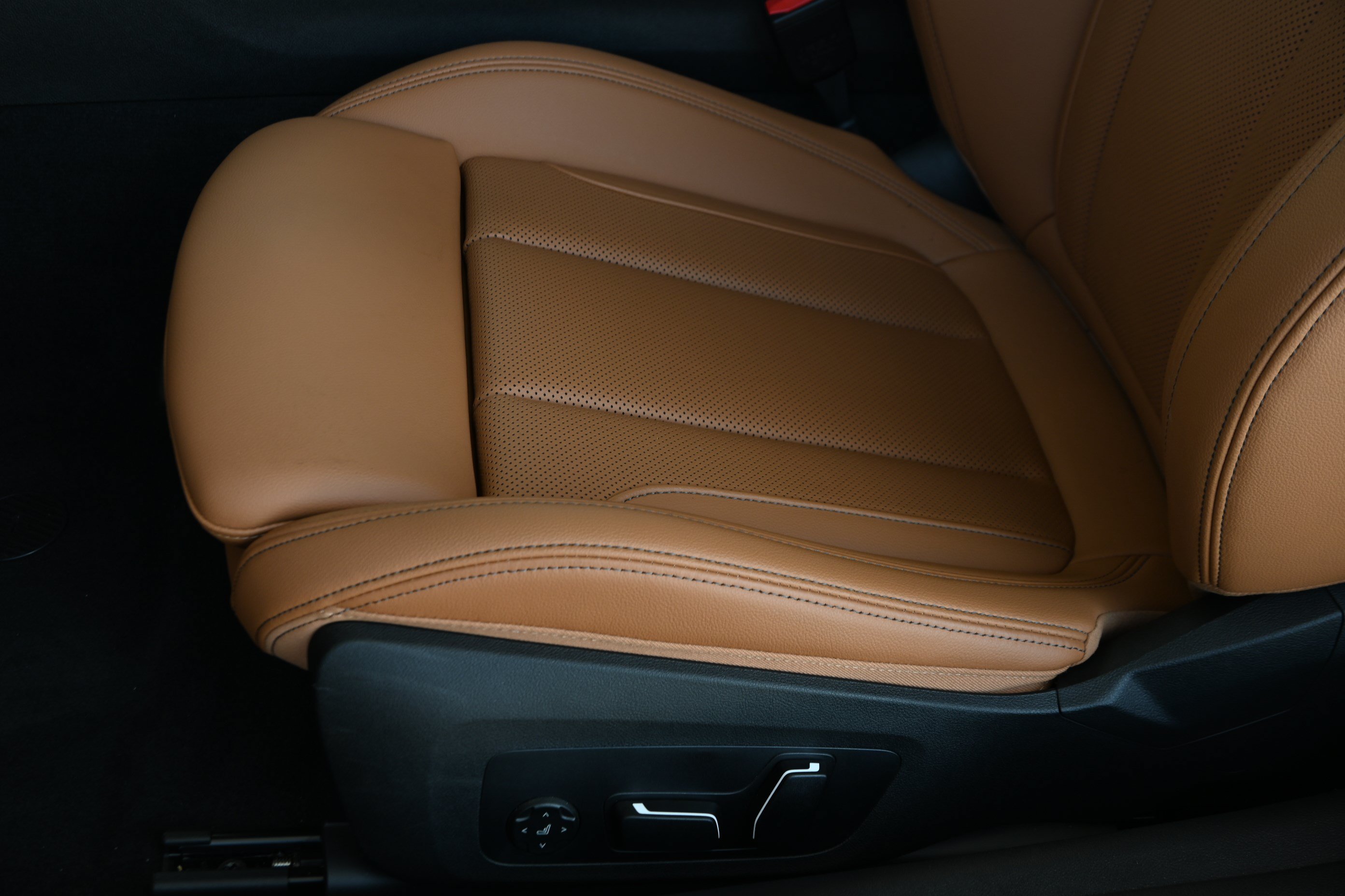 Used 2026 BMW M440i Convertible w/ Premium Package RWD image 29