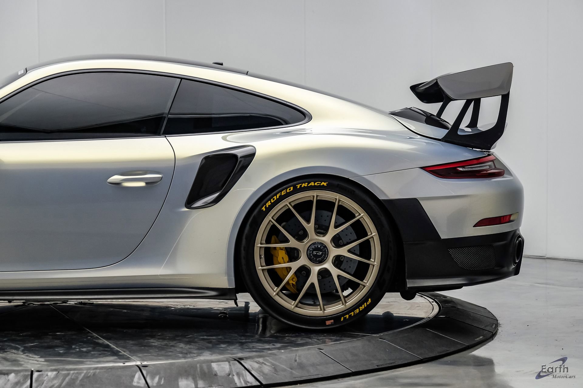 Used 2018 Porsche 911 GT2 RS w/ Weissach Package RWD image 11