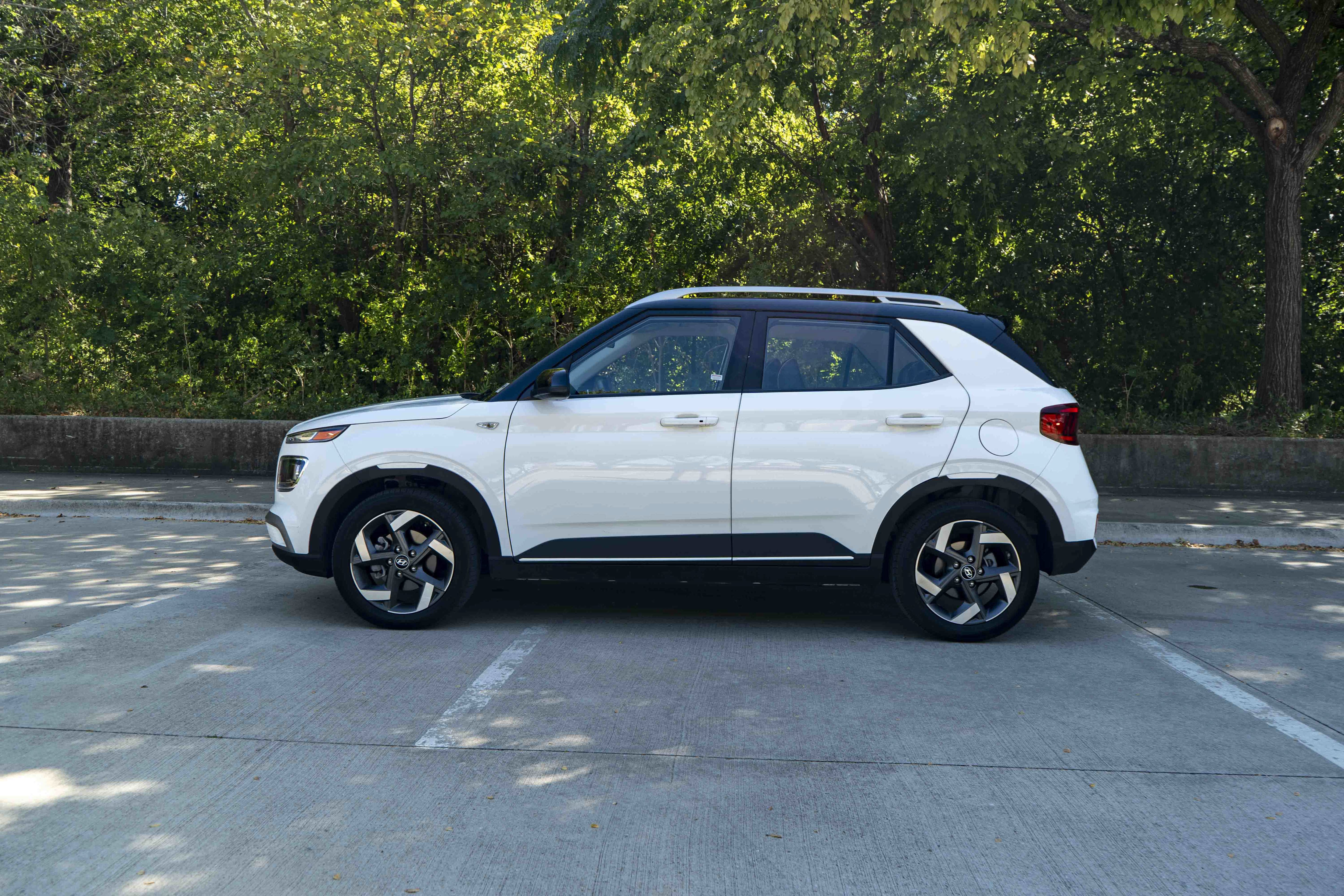 Used 2026 Hyundai Venue SEL FWD image 6