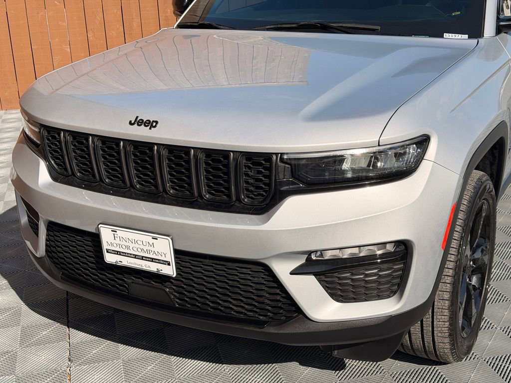 Used 2024 Jeep Grand Cherokee Limited w/ Black Appearance Package RWD image 21