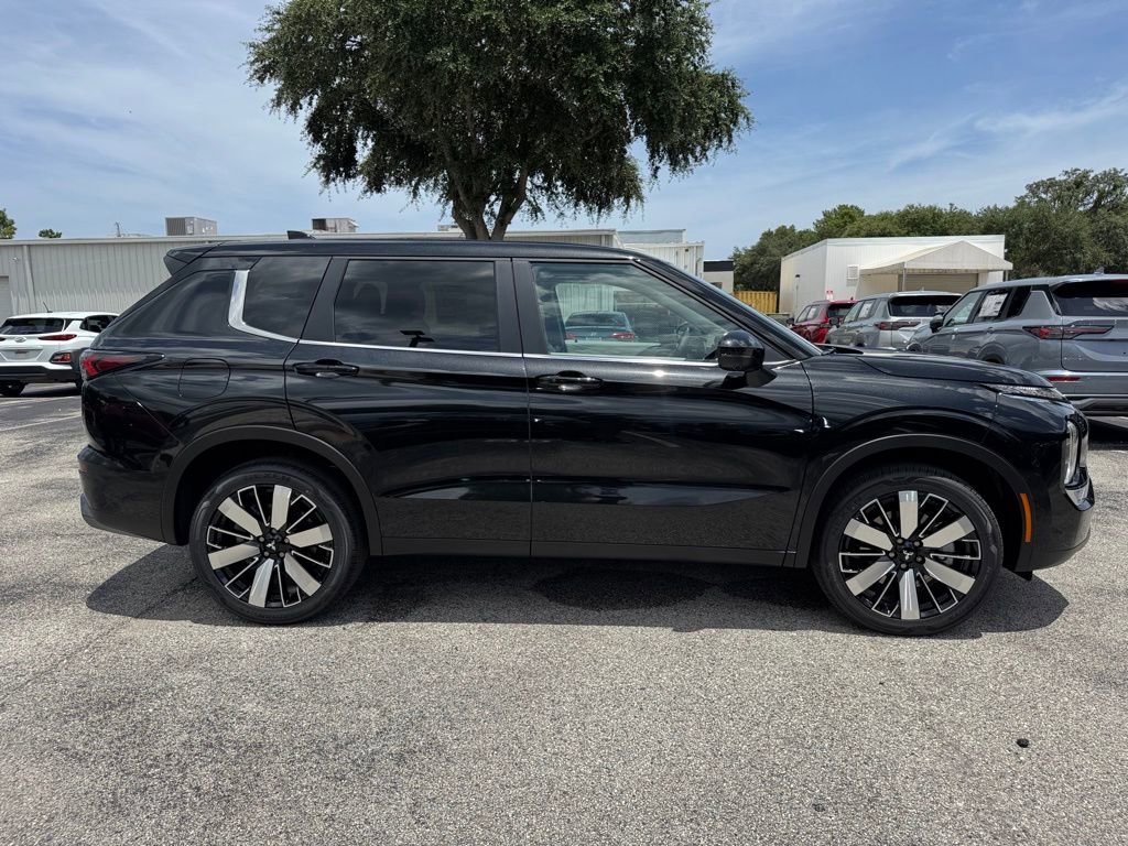 New 2025 Mitsubishi Outlander SE image 9