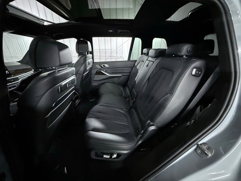 Used 2023 BMW X7 xDrive40i w/ M Sport Package image 21