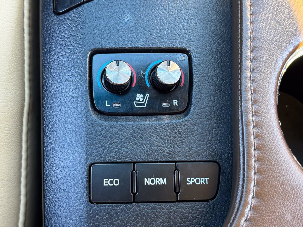 Used 2013 Toyota Avalon Limited FWD image 25