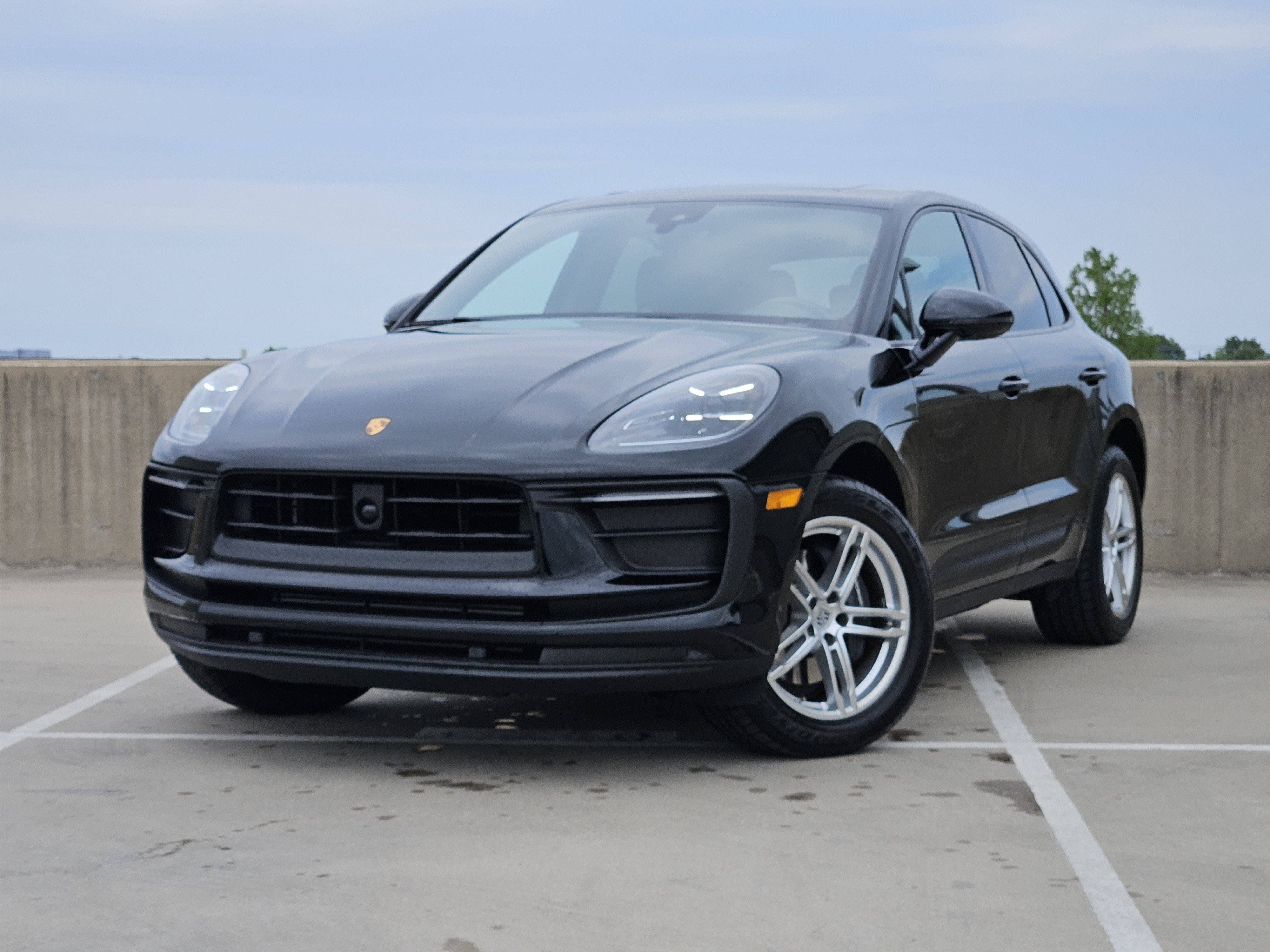 Certified 2026 Porsche Macan AWD/4WD image 1