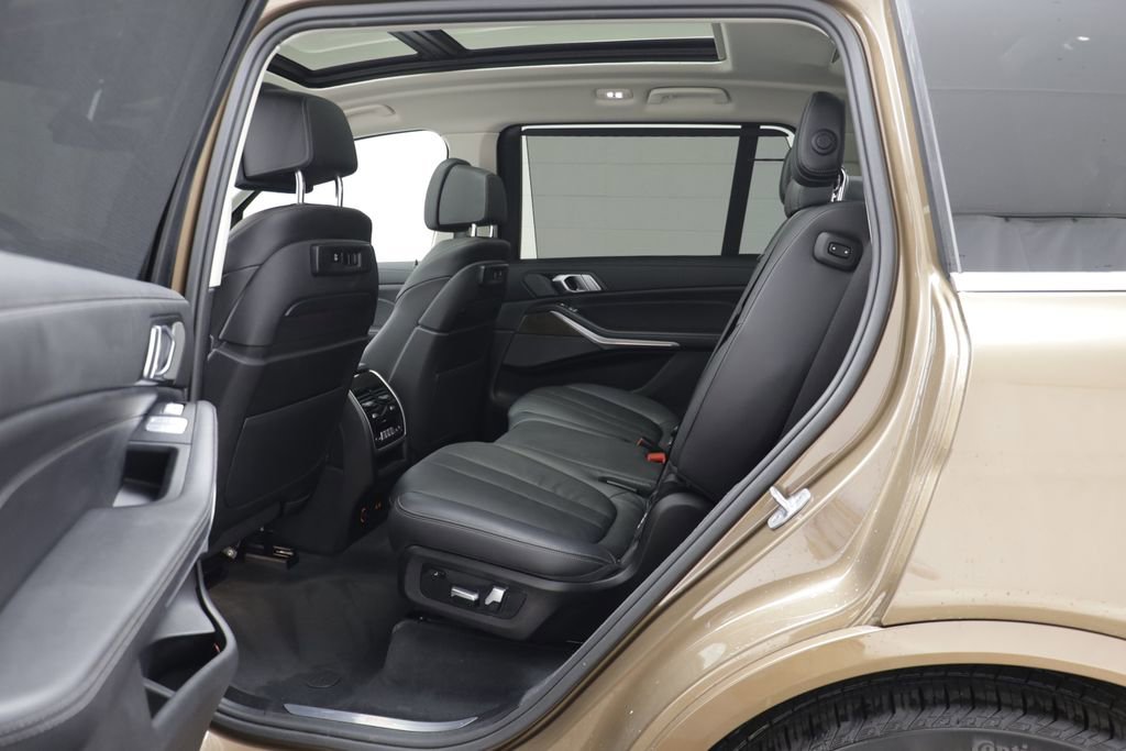 Used 2019 BMW X7 xDrive40i w/ Premium Package AWD/4WD image 13