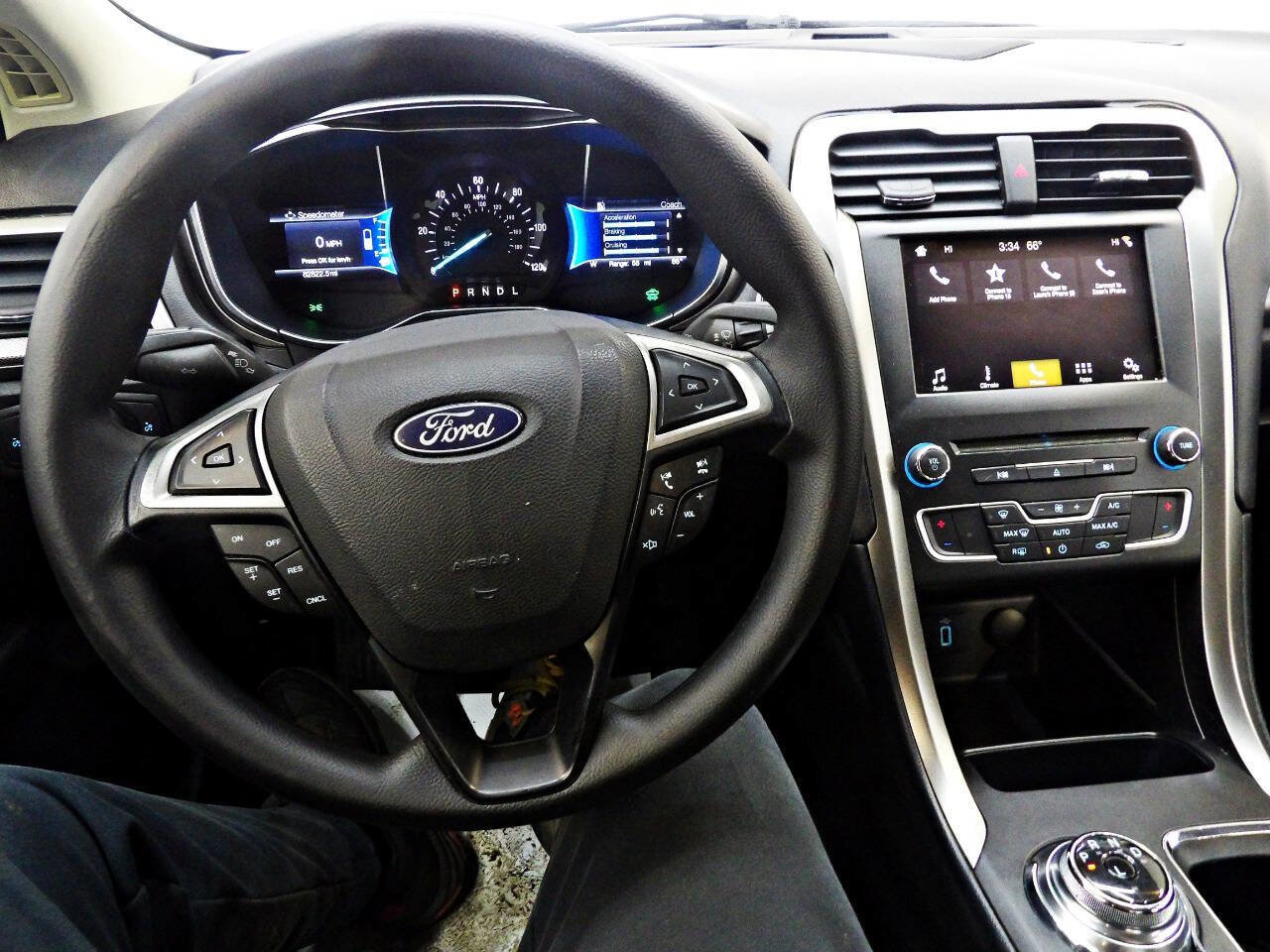 Used 2018 Ford Fusion SE image 17