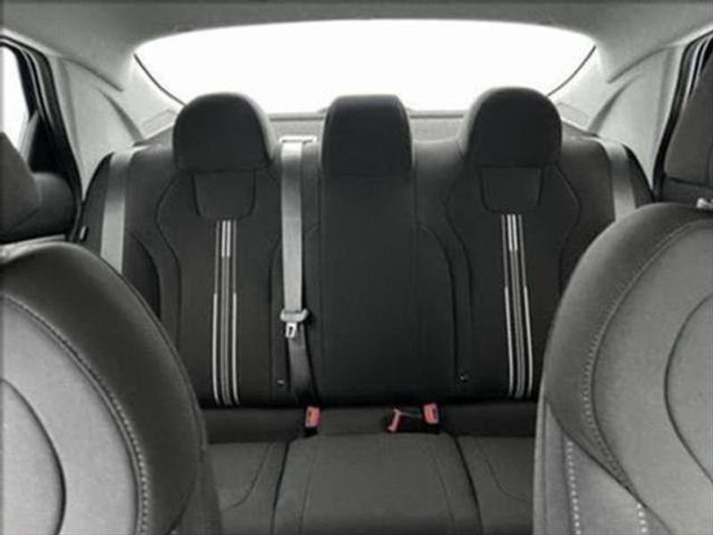 Used 2025 Hyundai Elantra Blue image 15