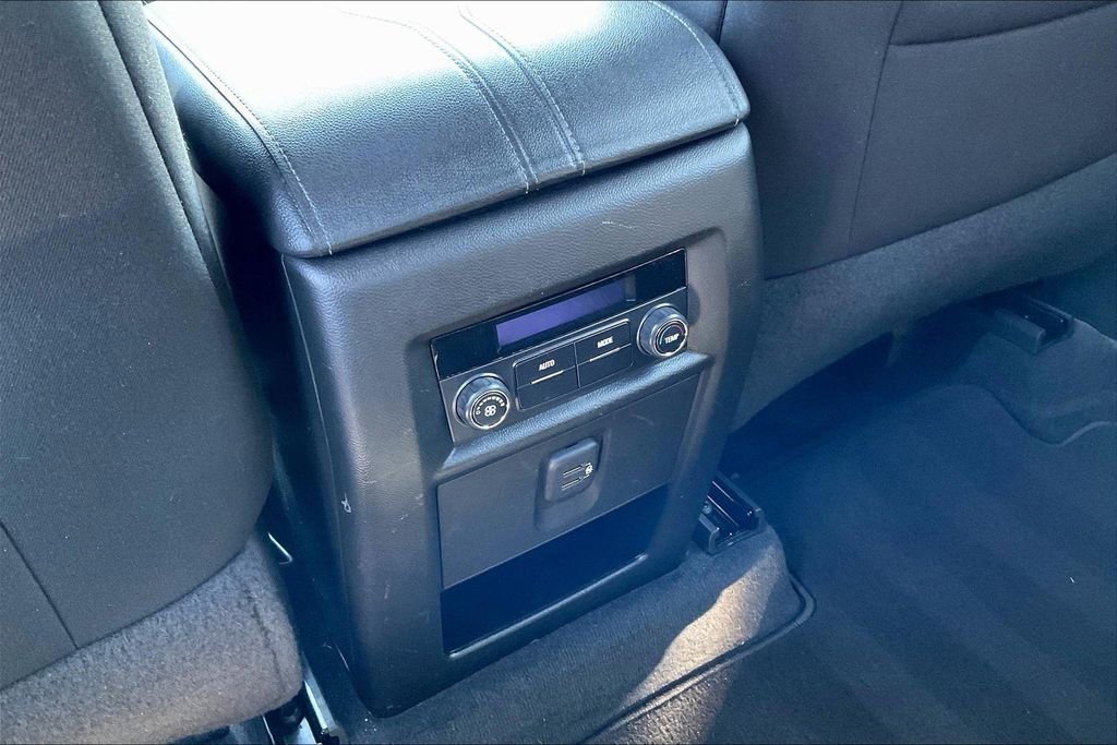 Used 2022 Chevrolet Traverse LT image 32