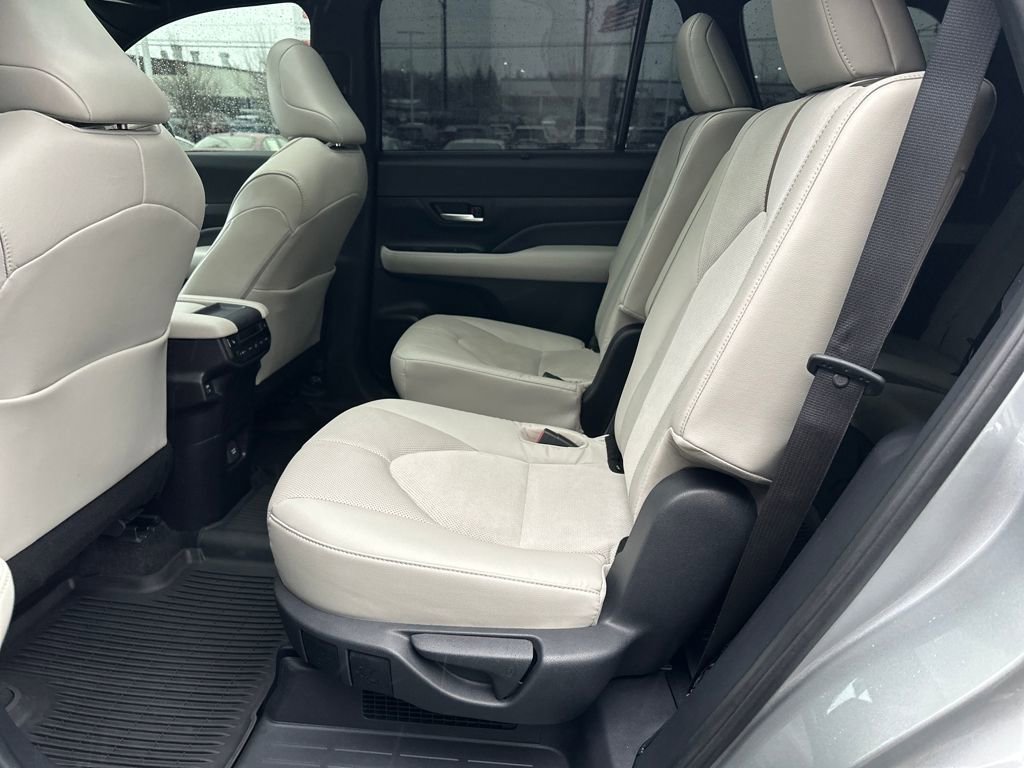 Used 2024 Toyota Grand Highlander AWD Hybrid image 14