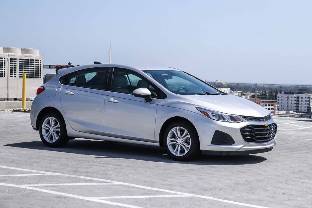Used 2019 Chevrolet Cruze LS w/ LS Convenience Package FWD image 3