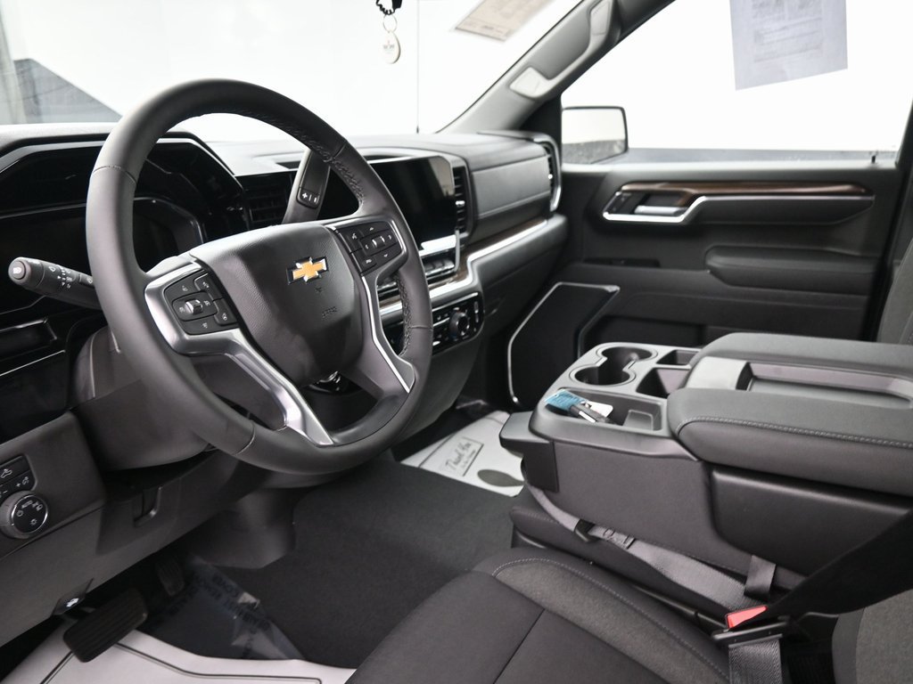 Used 2025 Chevrolet Silverado 1500 LT AWD/4WD image 25