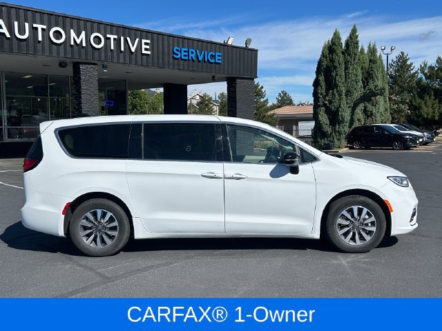 Used 2024 Chrysler Pacifica Limited FWD image 2