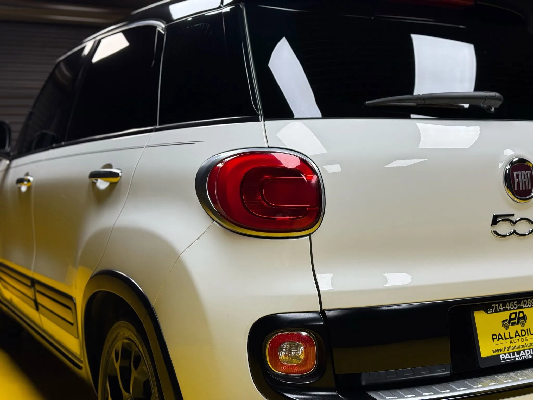 Used 2017 FIAT 500L Trekking w/ Dual-Pane Sunroof Package FWD image 9
