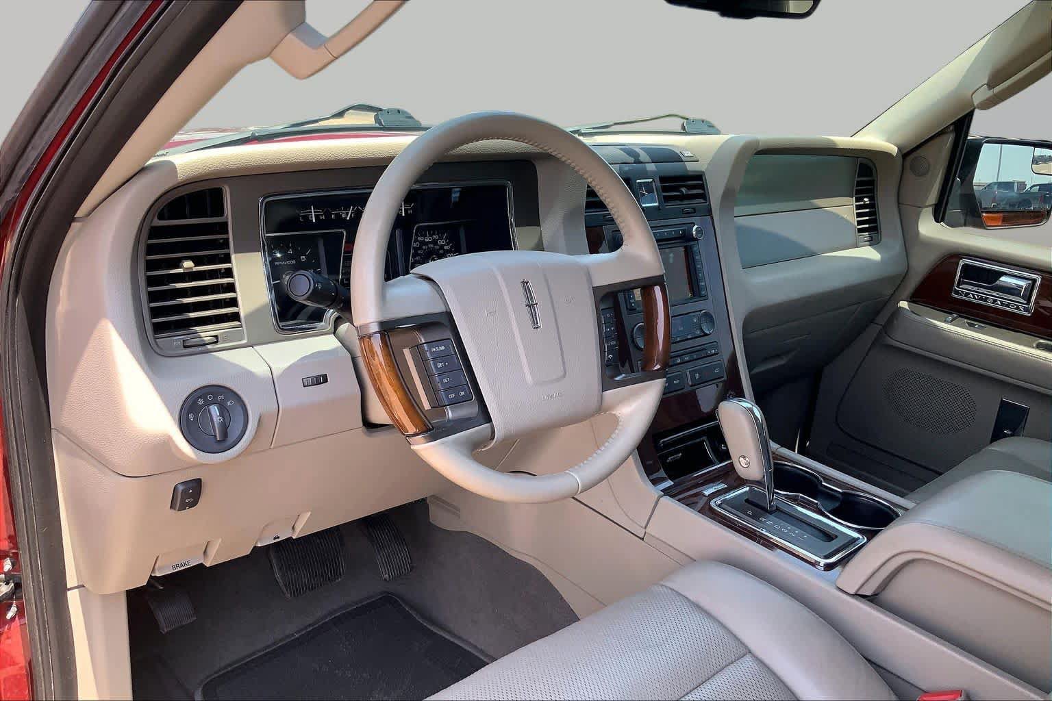 Used 2013 Lincoln Navigator 2WD w/ HD Trailer Tow Pkg image 17