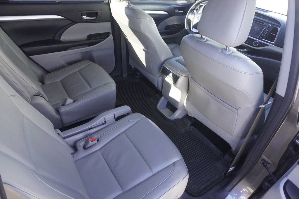 Used 2018 Toyota Highlander XLE image 26
