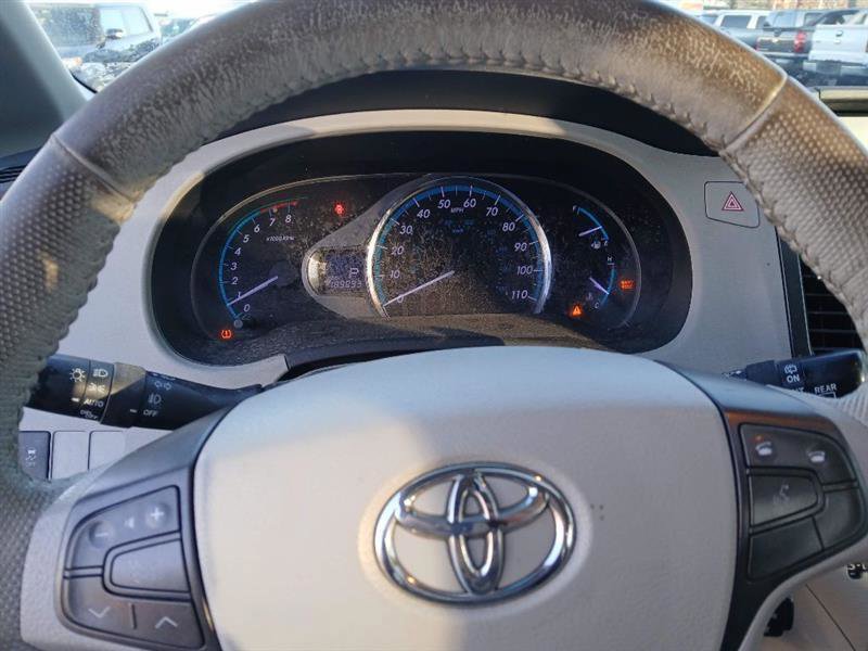 Used 2012 Toyota Sienna XLE image 15