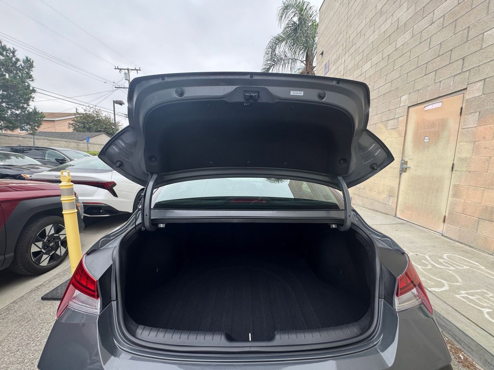 Used 2025 Hyundai Elantra SEL image 32