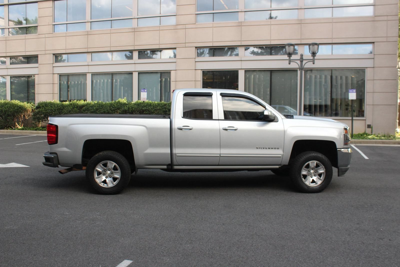 Used 2017 Chevrolet Silverado 1500 LT w/ All Star Edition RWD image 6