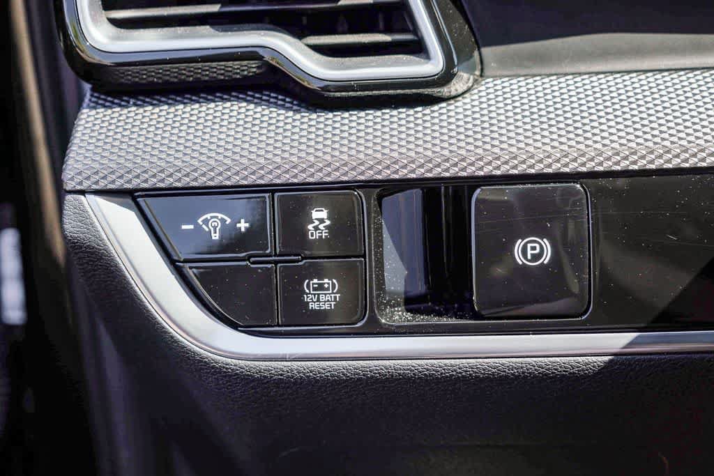 Certified 2025 Kia Sportage LX FWD image 23