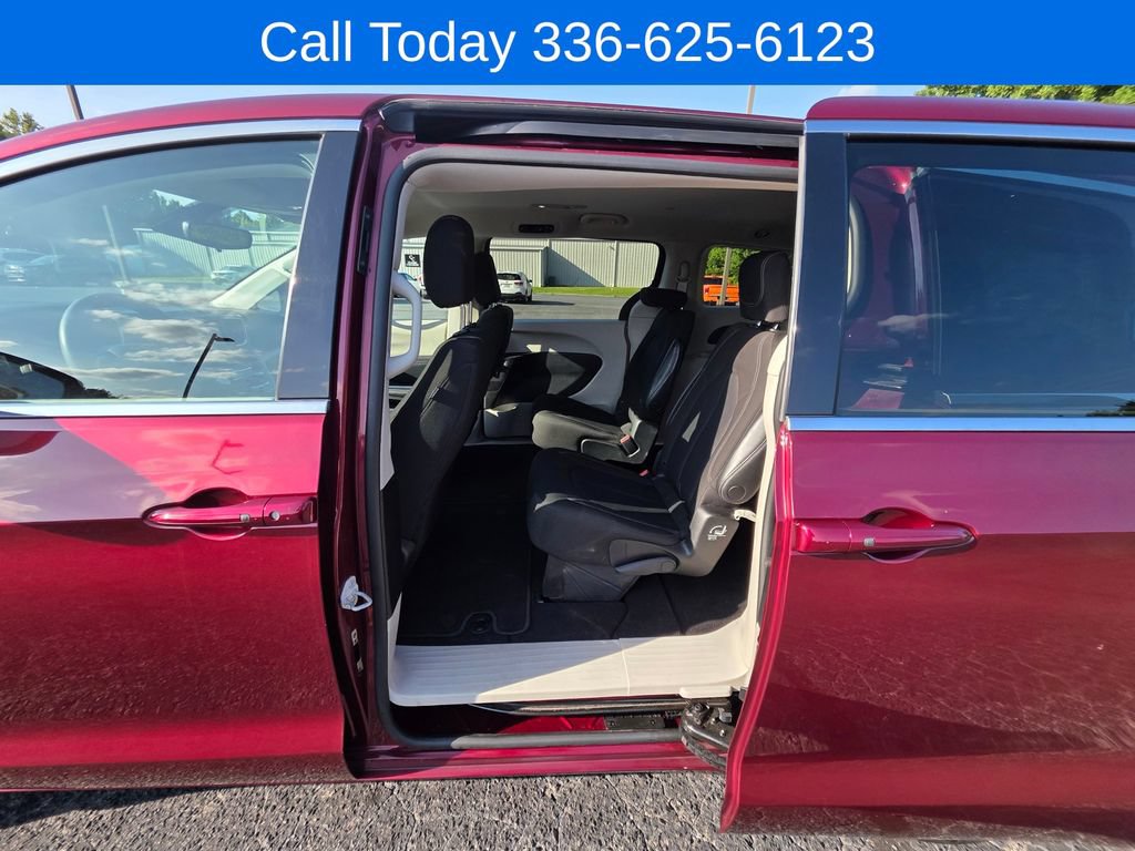 Used 2023 Chrysler Voyager LX FWD image 25
