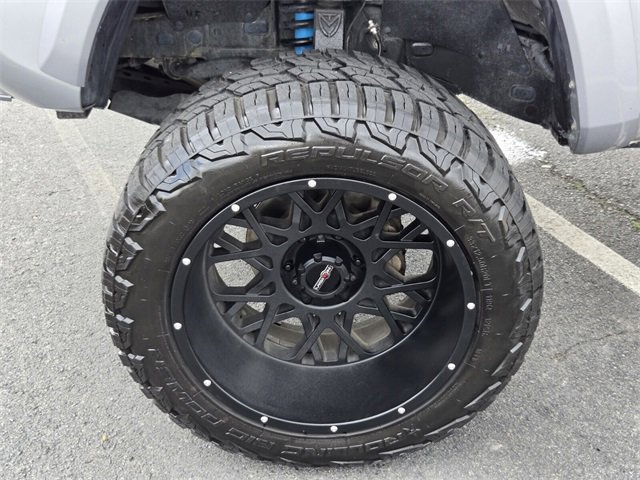 Used 2017 Toyota Tacoma TRD Sport image 19