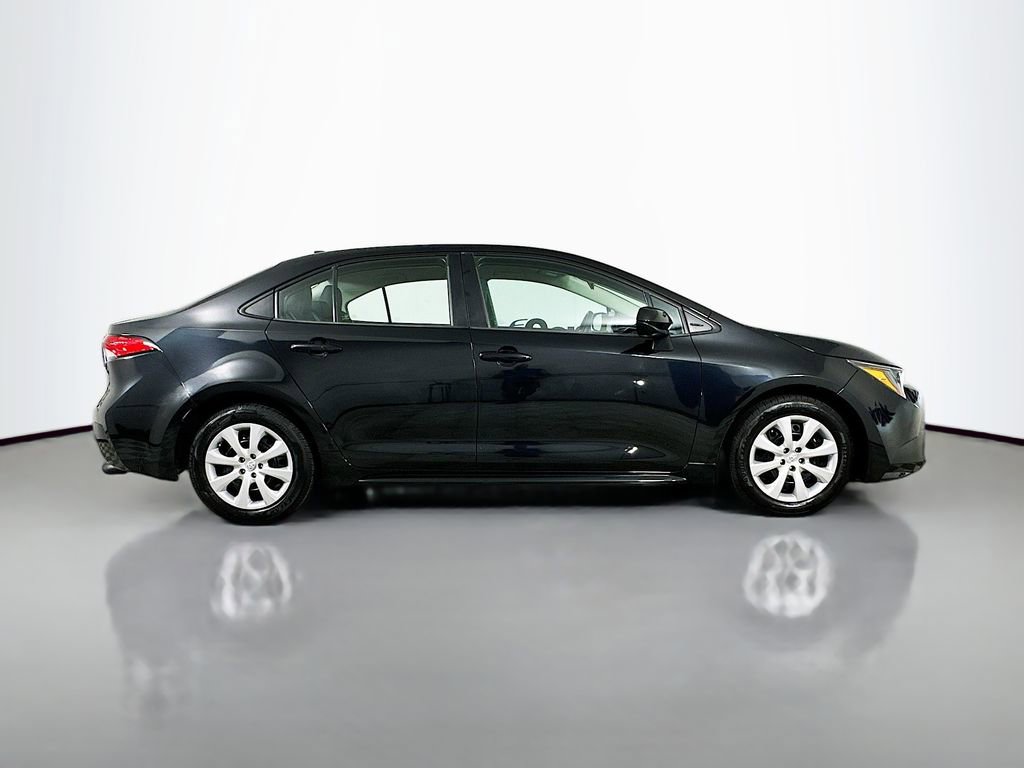 Used 2021 Toyota Corolla LE FWD image 9