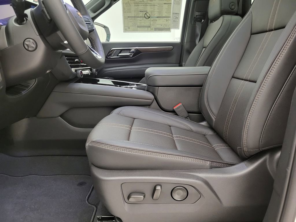 New 2025 Chevrolet Suburban High Country image 5