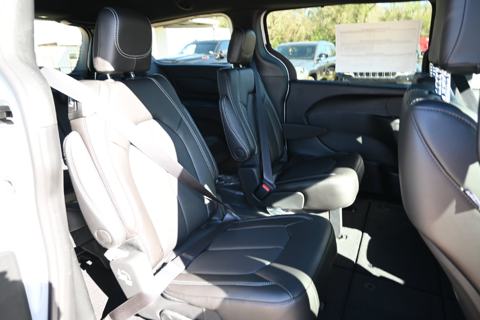 New 2026 Chrysler Pacifica Select AWD/4WD image 21