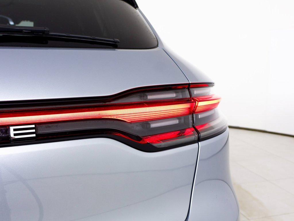 Used 2025 Porsche Macan image 13
