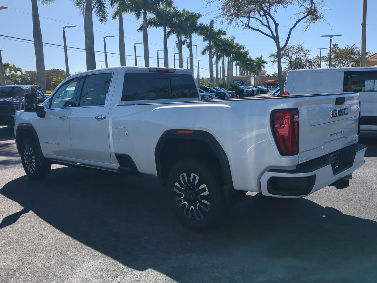 Used 2024 GMC Sierra 3500 Denali Ultimate AWD/4WD image 6