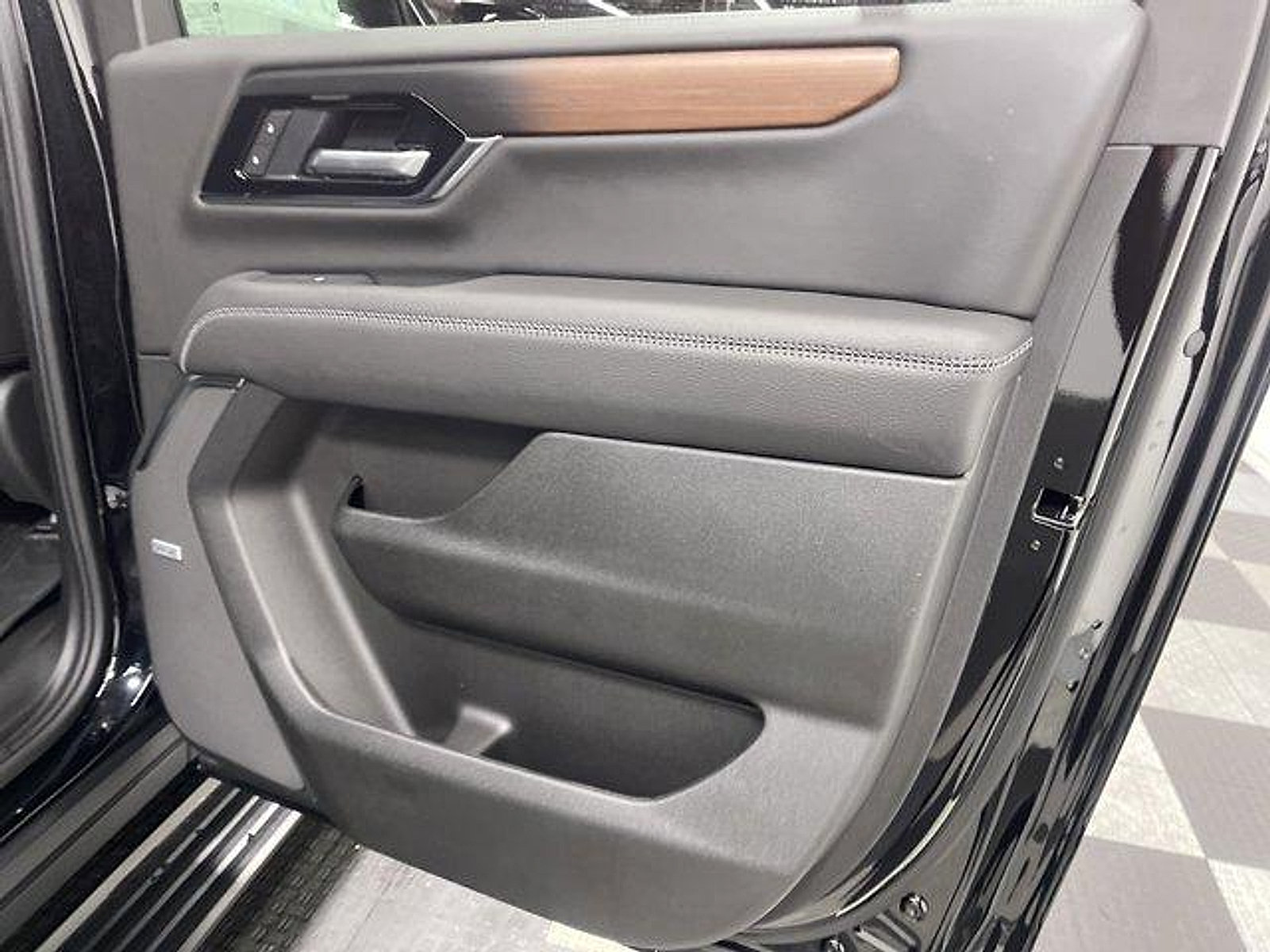New 2026 GMC Yukon XL Denali w/ Denali Reserve Package AWD/4WD image 14
