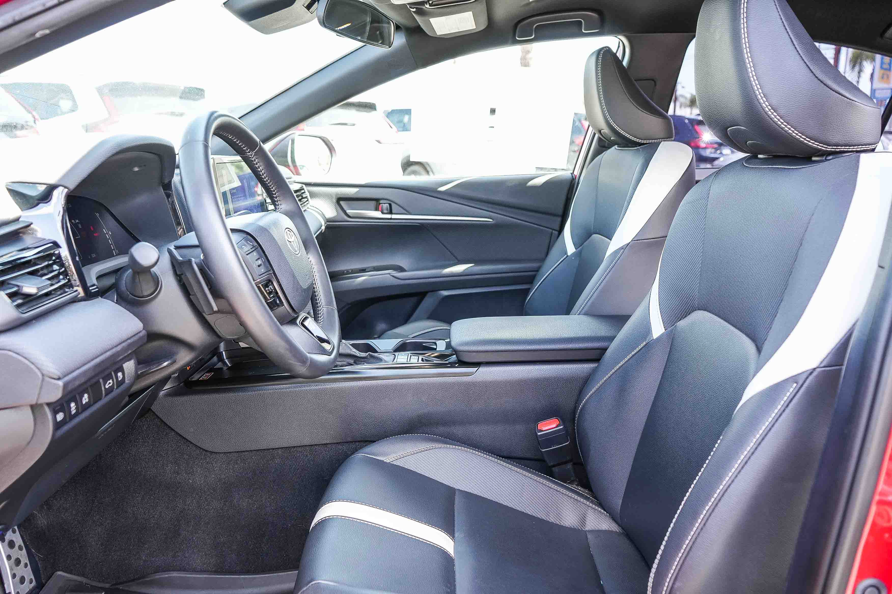 Used 2025 Toyota Camry SE FWD image 21