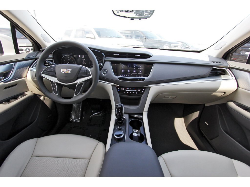 Certified 2026 Cadillac XT5 Premium Luxury w/ Driver Assist Package FWD image 9